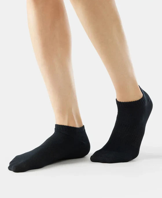 Jockey 7097 Men's Compact Cotton Elastane Stretch Low Show Socks with StayFresh Treatment